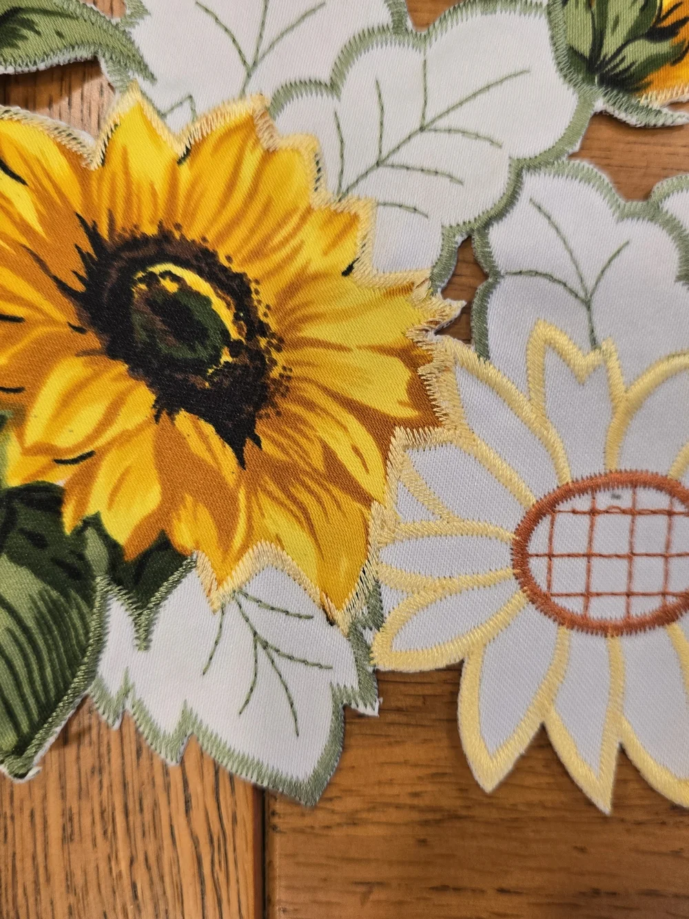 Sunflower Applique Table Runner. Decor - Yellow & Green